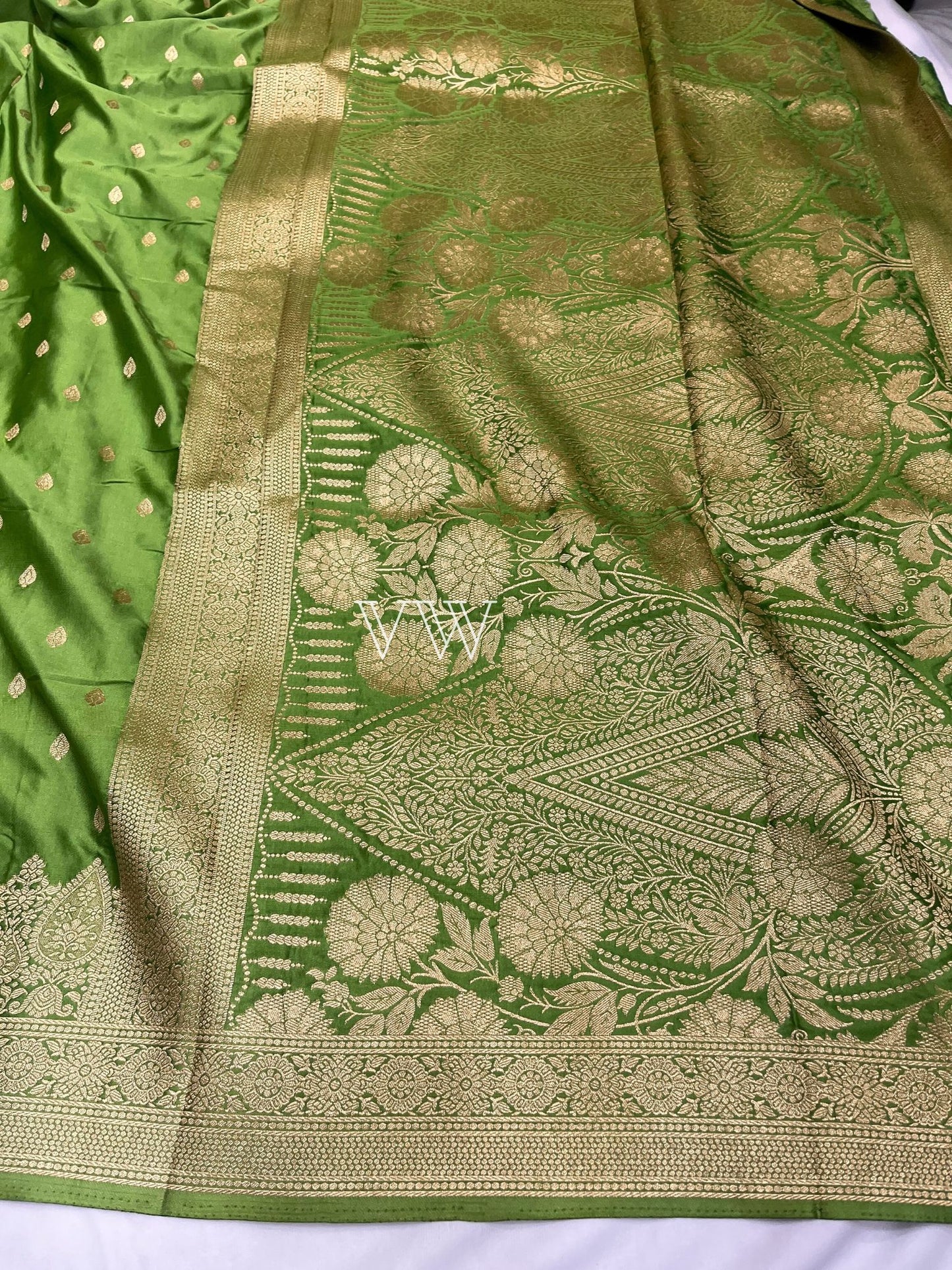 Green Mashru Satin Silk Banarasi Saree - Motifs