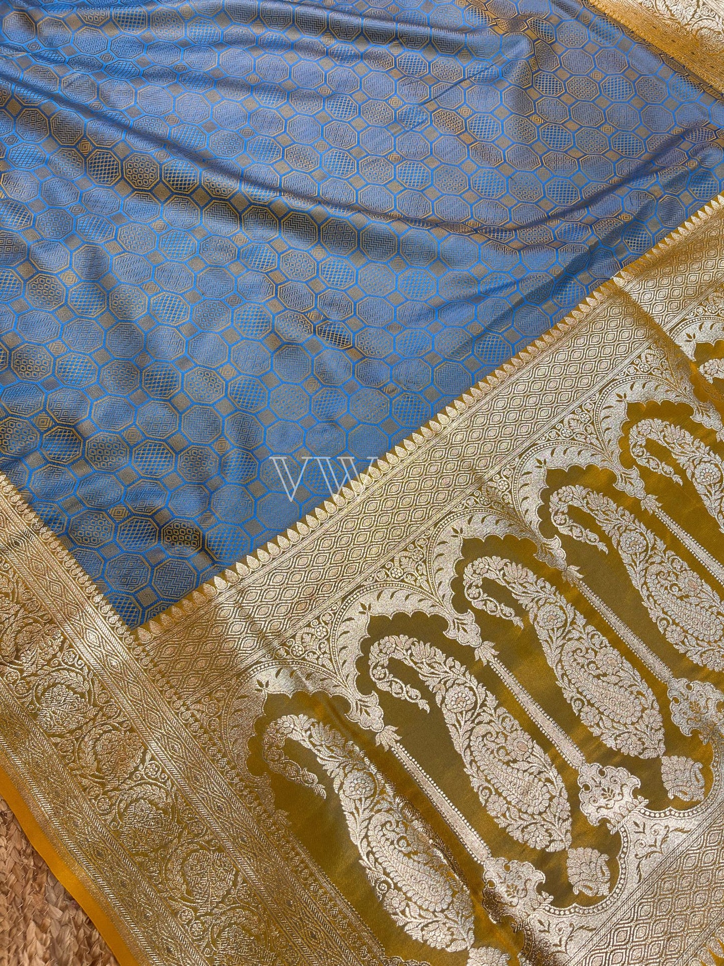 Dual Shade Tanchui Mashru Silk Banarasi Saree