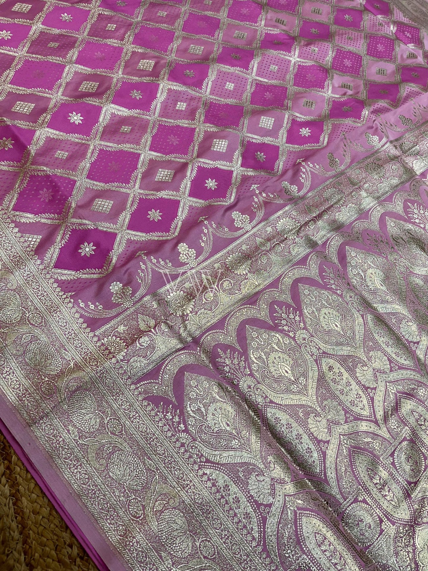 Dual shade Mashru Satin Silk Banarasi Saree - Jaal work