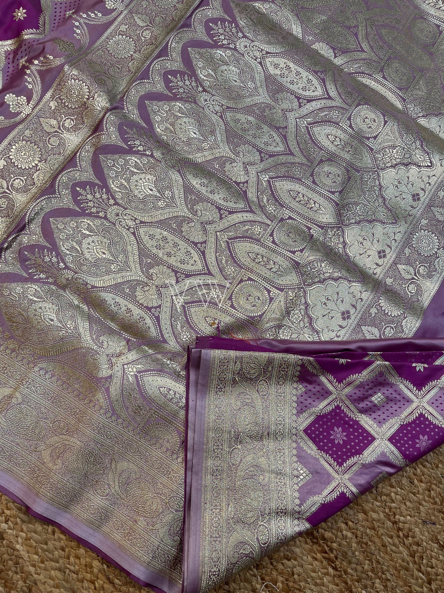 Dual shade Mashru Satin Silk Banarasi Saree - Jaal work