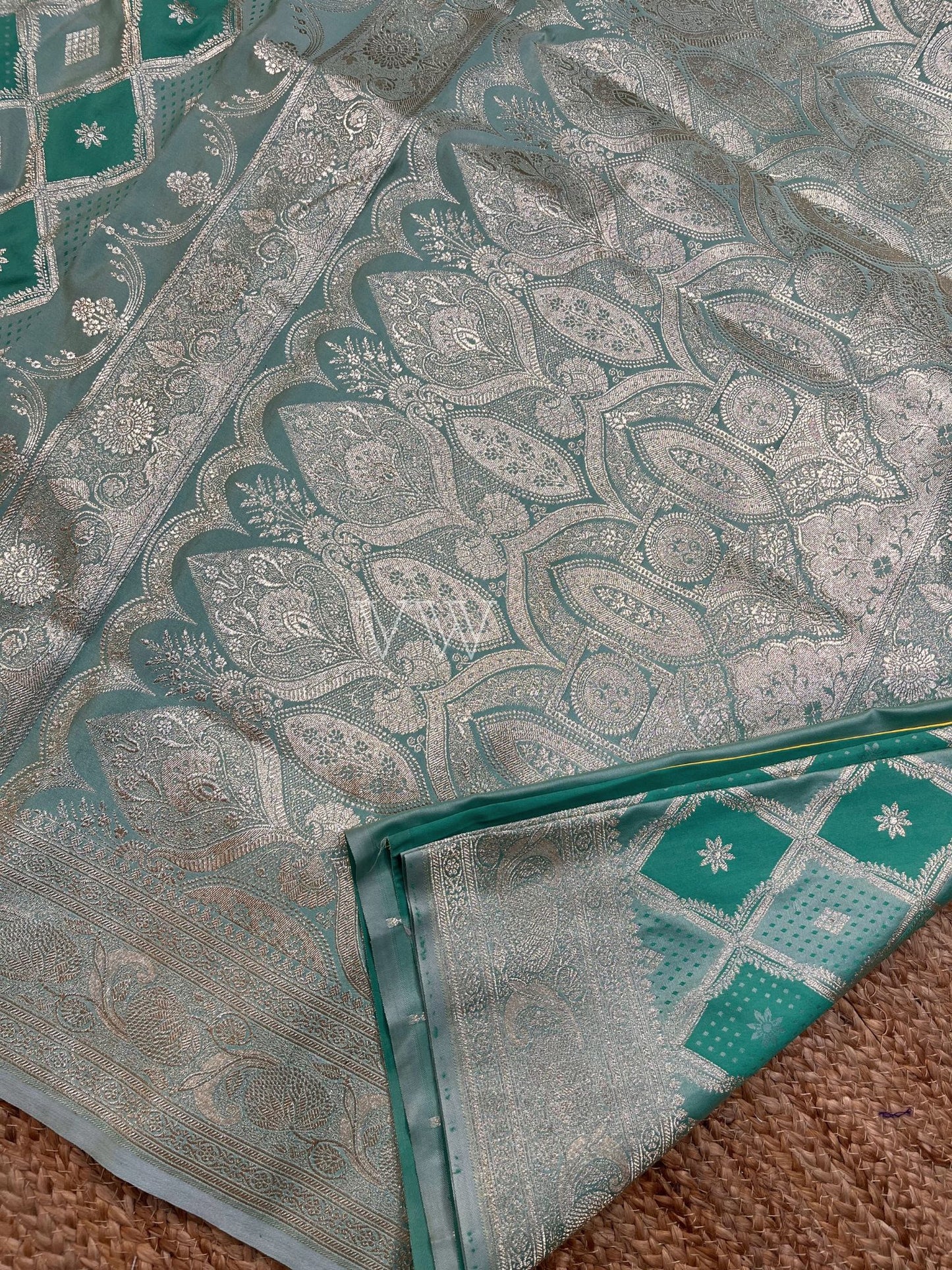 Dual shade Mashru Satin Silk Banarasi Saree - Jaal work