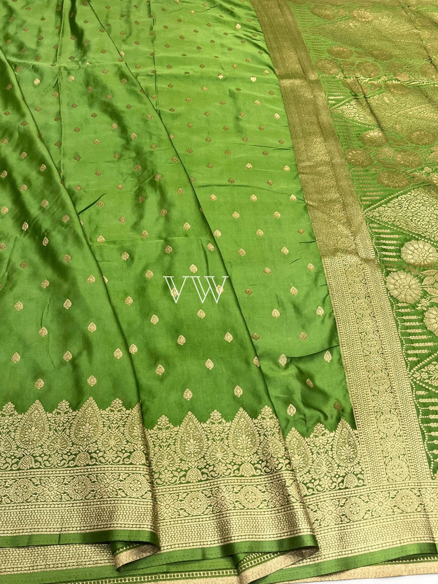 Green Mashru Satin Silk Banarasi Saree - Motifs