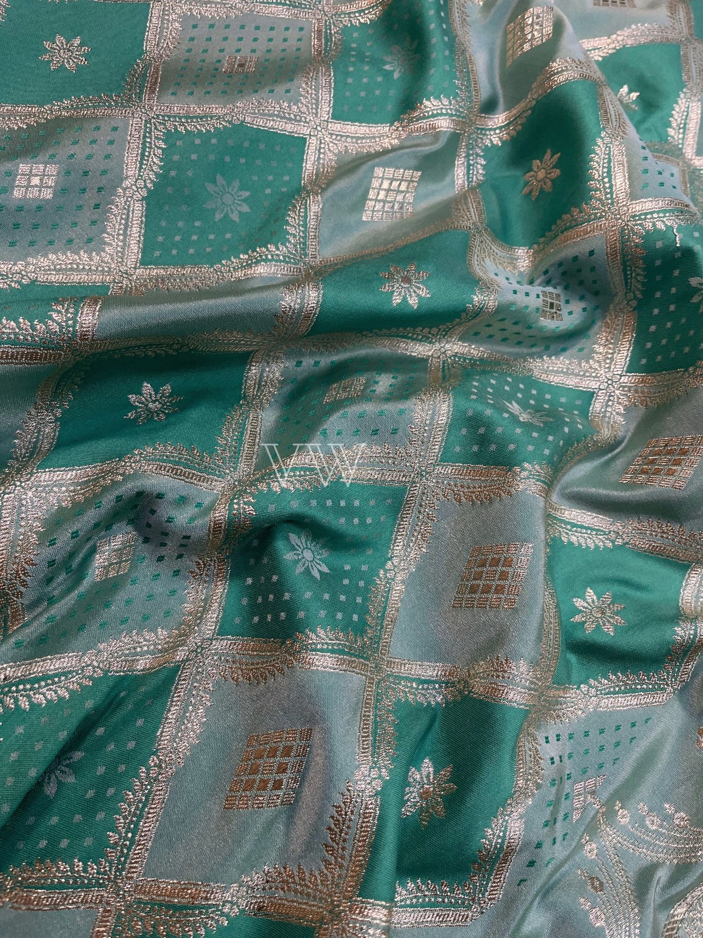 Dual shade Mashru Satin Silk Banarasi Saree - Jaal work