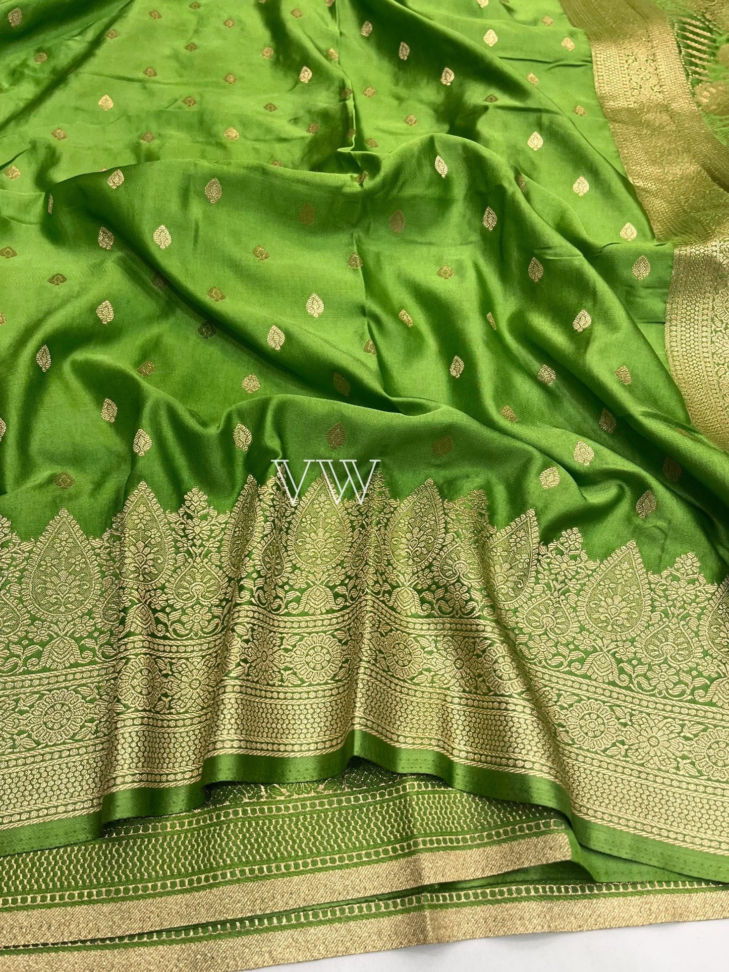 Green Mashru Satin Silk Banarasi Saree - Motifs