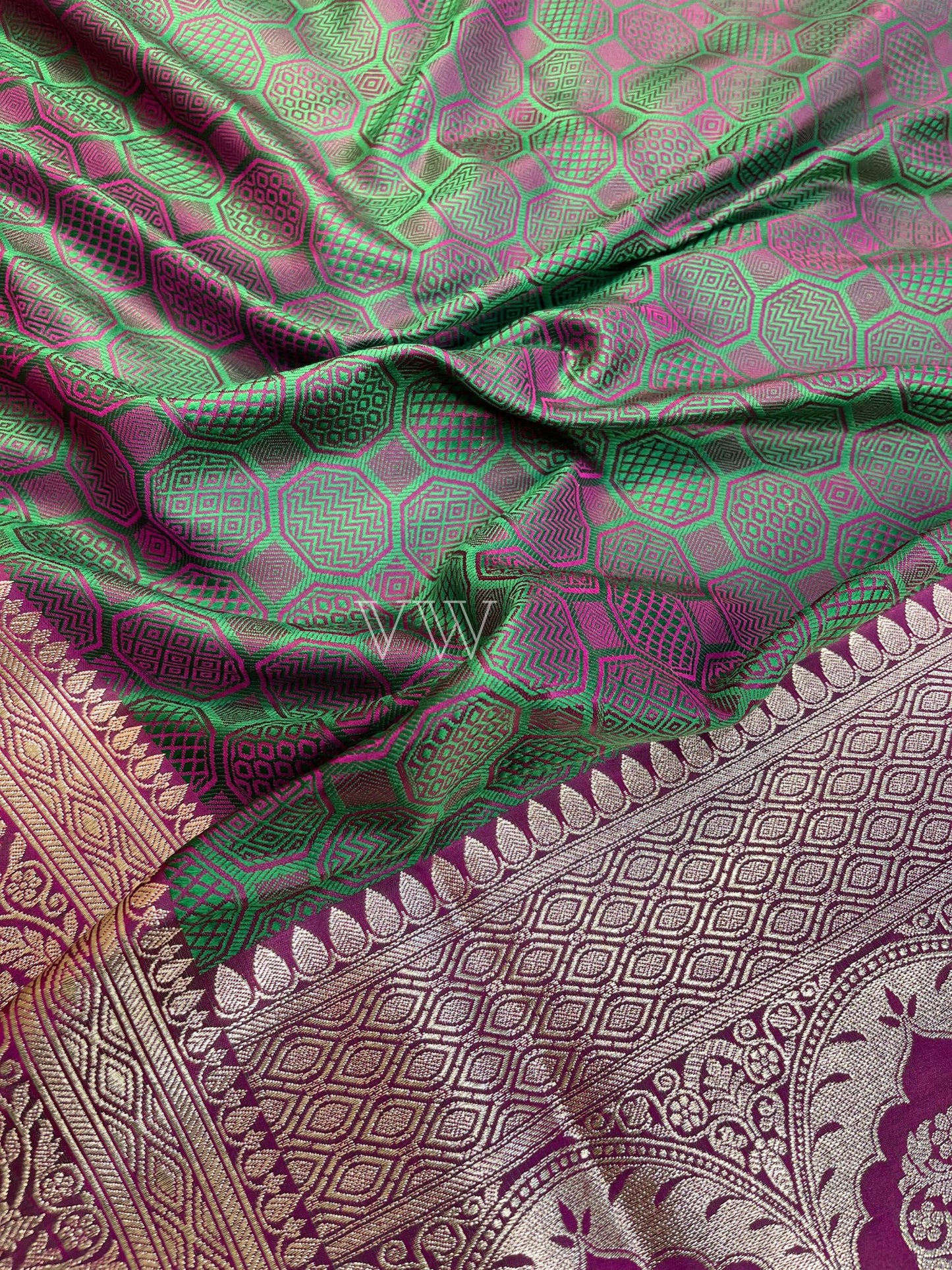 Dual Shade Tanchui Mashru Silk Banarasi Saree