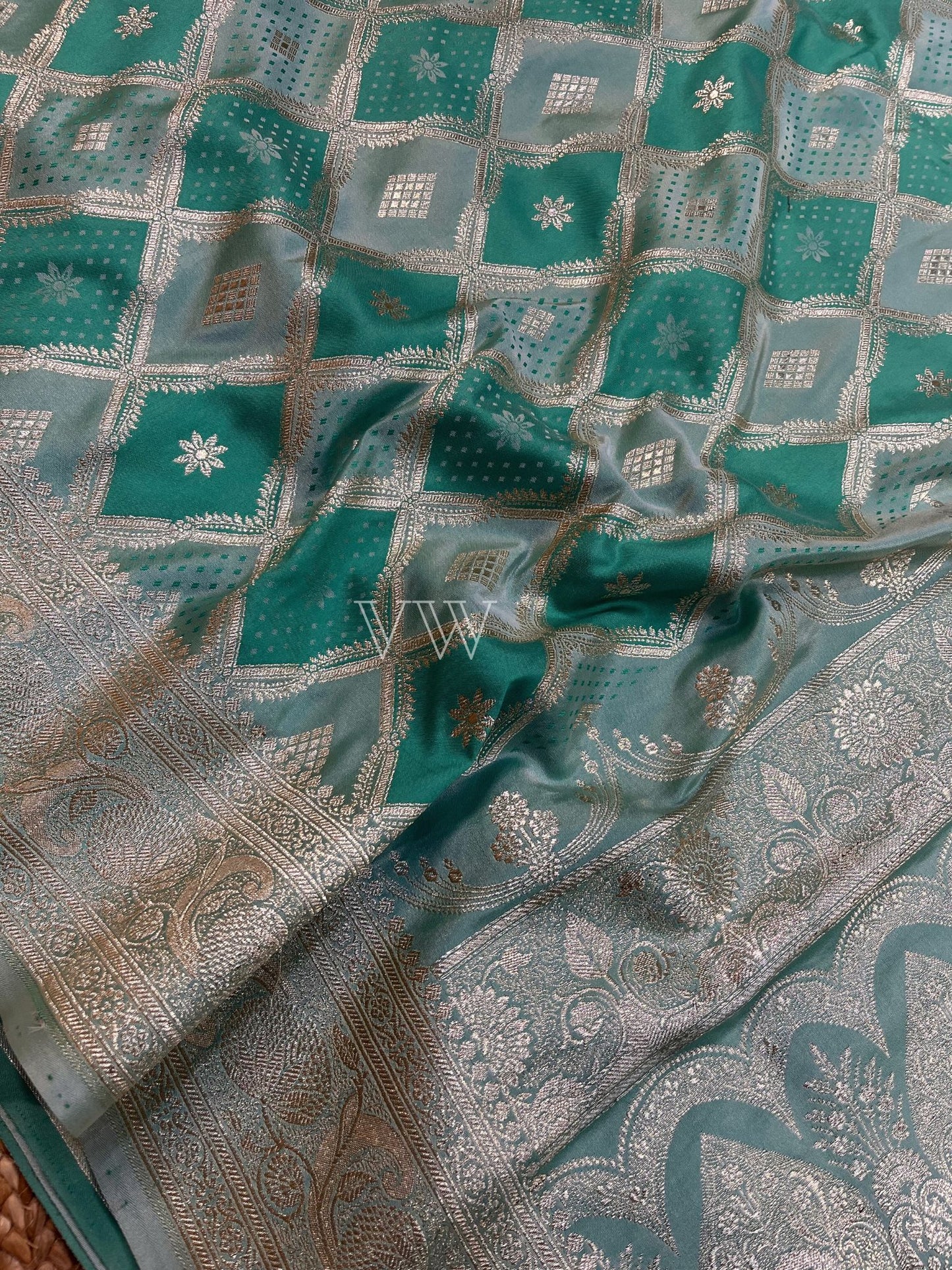 Dual shade Mashru Satin Silk Banarasi Saree - Jaal work