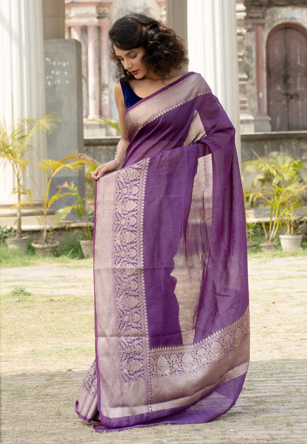 Pure Linen Banarasi Saree - zari skirt border