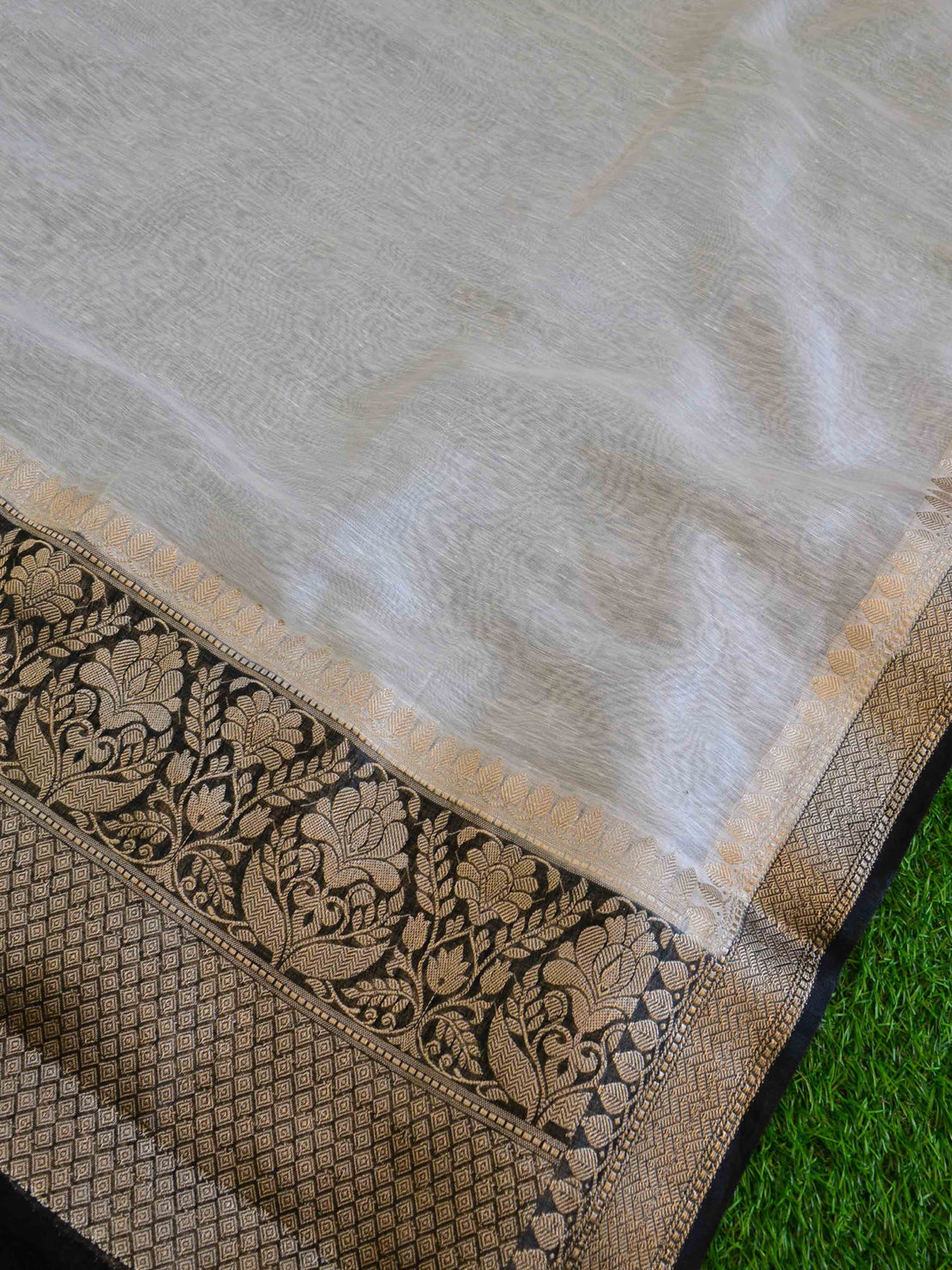 Pure Linen Banarasi Saree - zari skirt border