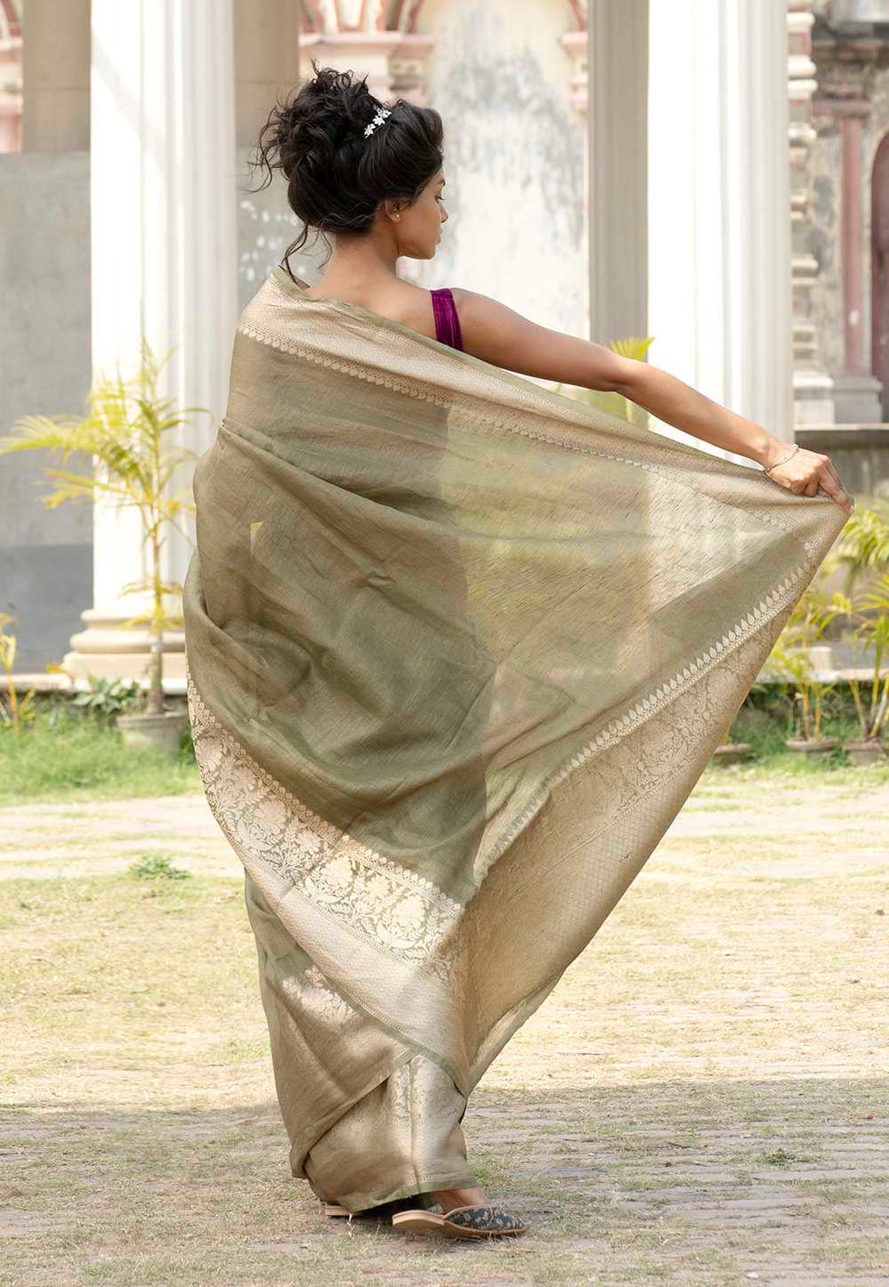 Pure Linen Banarasi Saree - zari skirt border