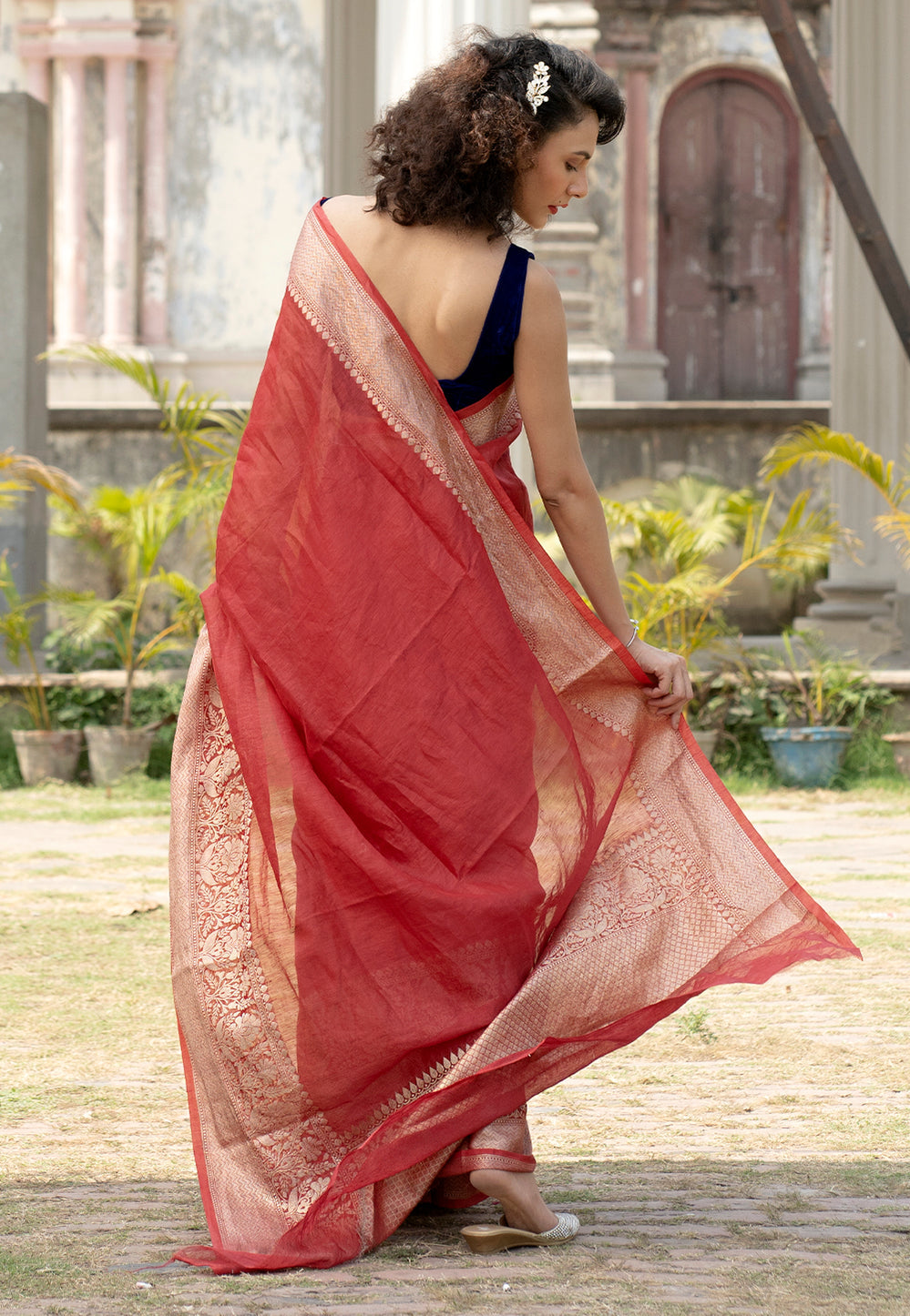 Pure Linen Banarasi Saree - zari skirt border